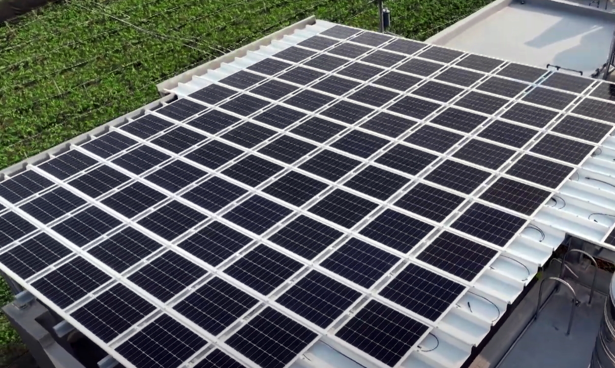 友達SunSteel光電浪板升級雙玻結構，以提升機械負載強度及氣候耐候度，可廣泛運用於多元場域