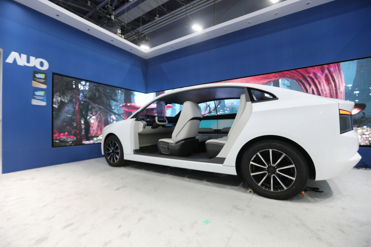 友達發表全新Smart Cockpit 2024，大秀顯示應用成果、及釋放Micro LED終極顯示技術量能的全新智慧座艙，以營造突破性、沉浸式的視覺體驗，重新定義智慧座艙，滿足駕乘人員的全方位感受。