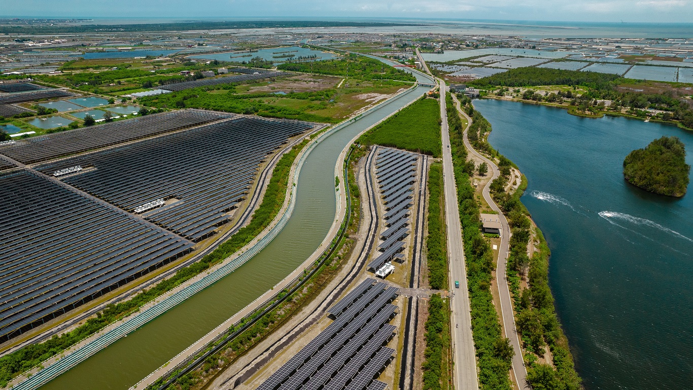 友達能源事業提供智慧能源管理、太陽能監控管理、全方位電廠建置及運維解決方案，並擁有管理超過6000案場的經驗